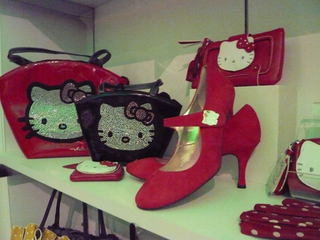 Illustration for article titled Hello Kitty & Random Celebs Get Catty At Sanrio Luxe Store Opening